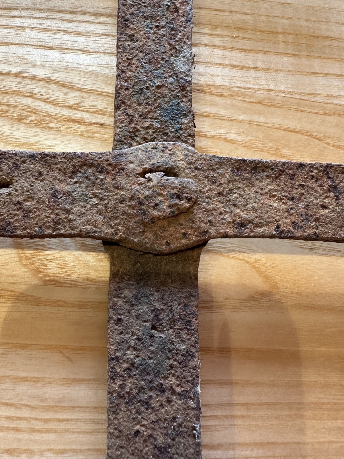 Lothringer Kreuz/Patriarchenkreuz geschmiedet