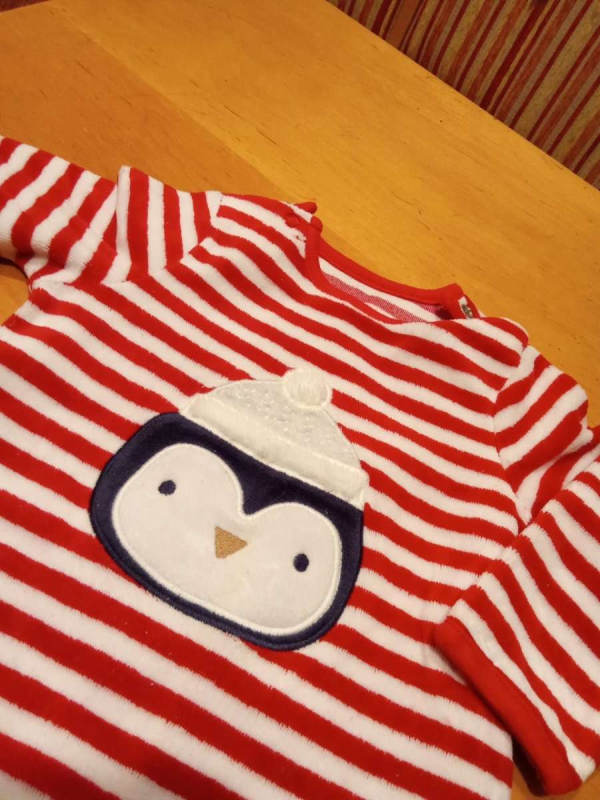 Sehr schöner Strampler von C&A in gr. 68 abzugeben.