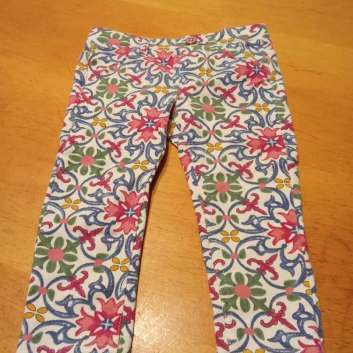 Sehr schöne Hose von Benetton in gr. 86 /92 abzugeben.
