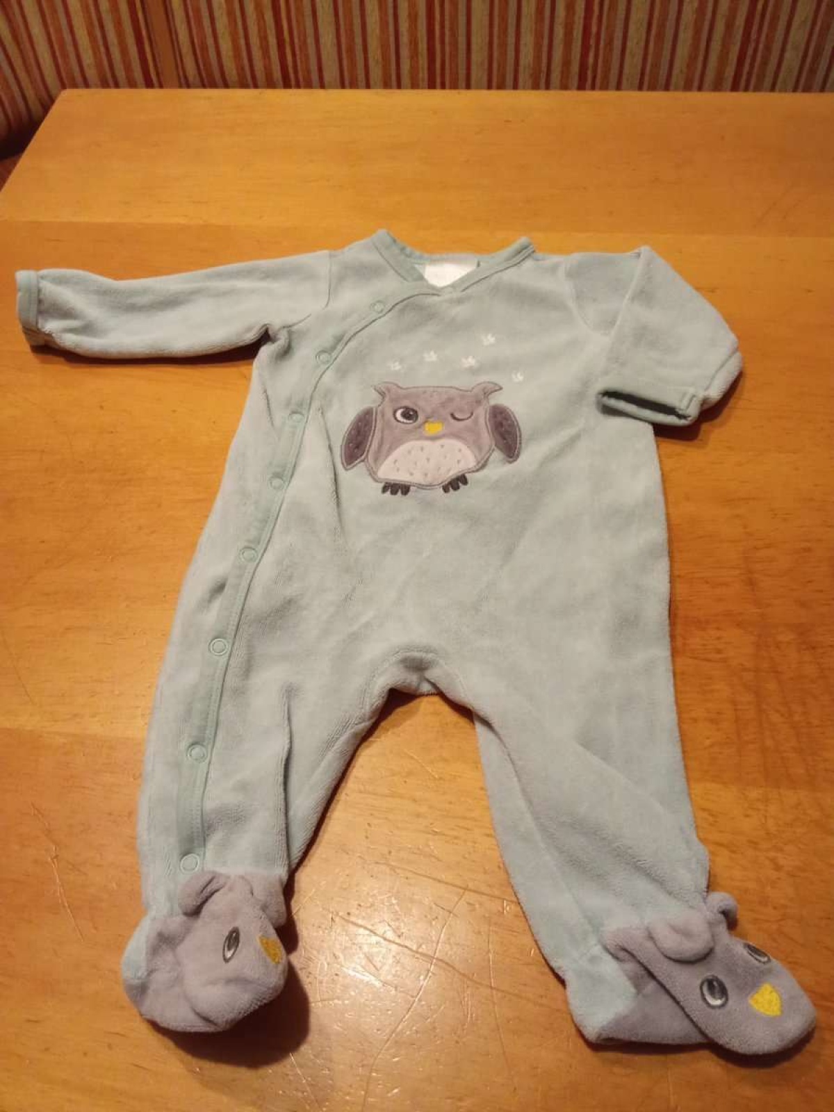 Sehr schöner Strampler von H&M in gr. 62 abzugeben.