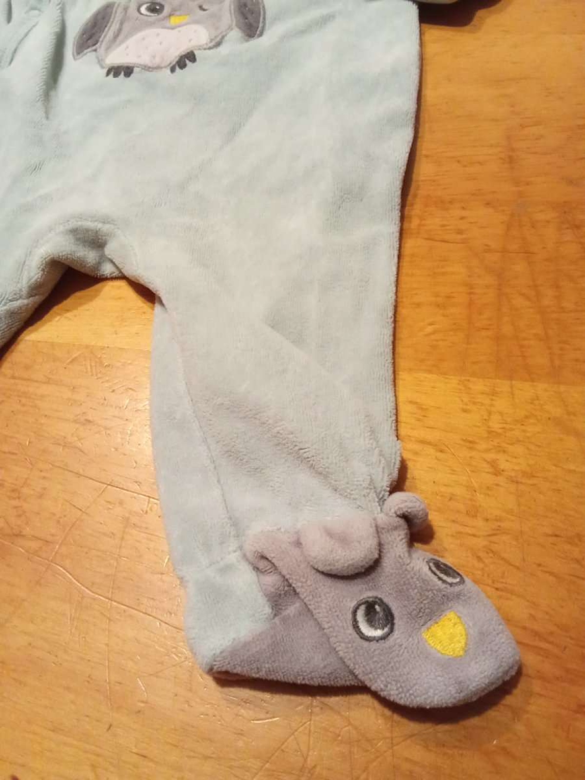 Sehr schöner Strampler von H&M in gr. 62 abzugeben.