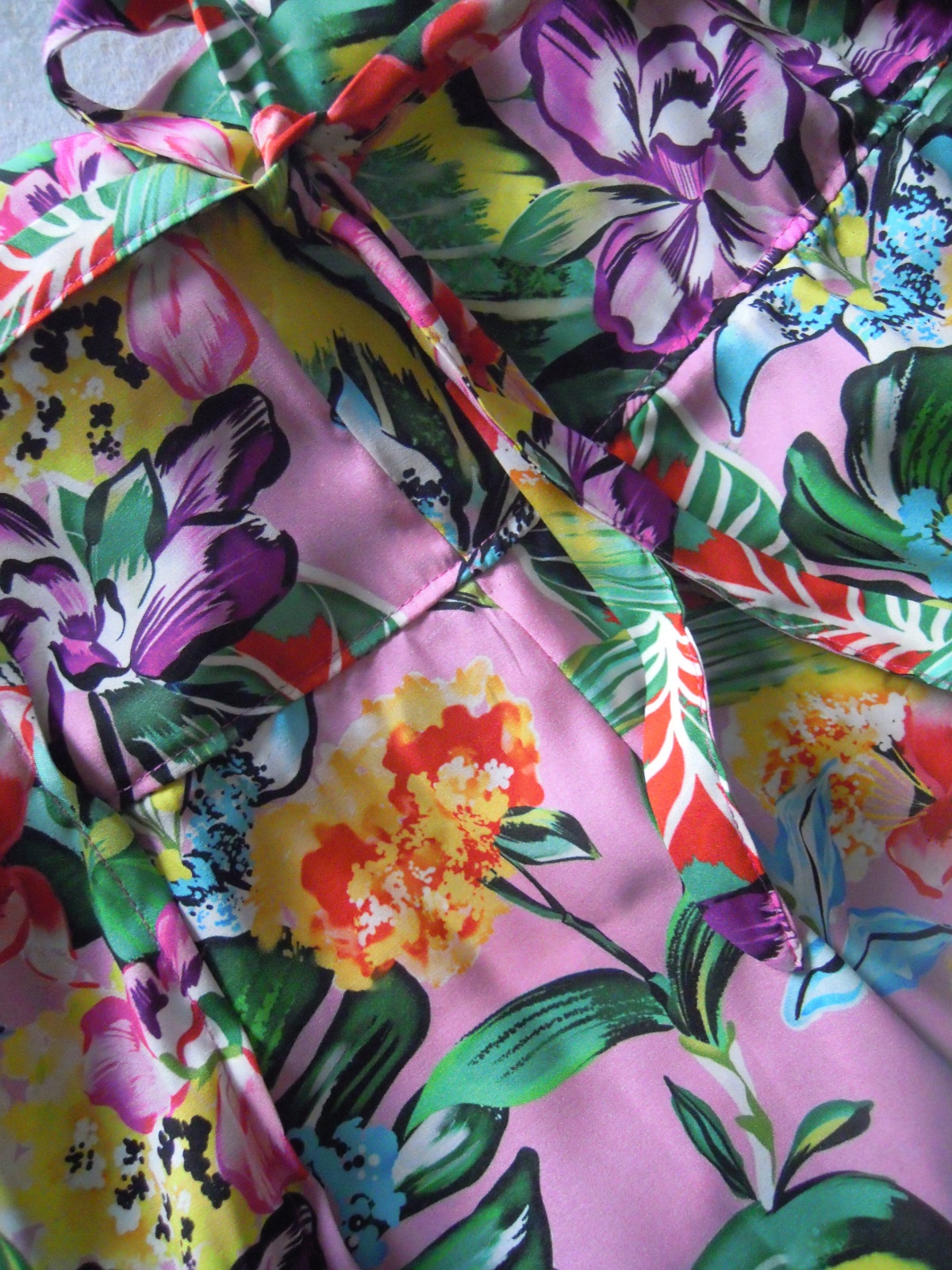 Wickelhose aus luftig leichter Viskose mit Blumenmotiv