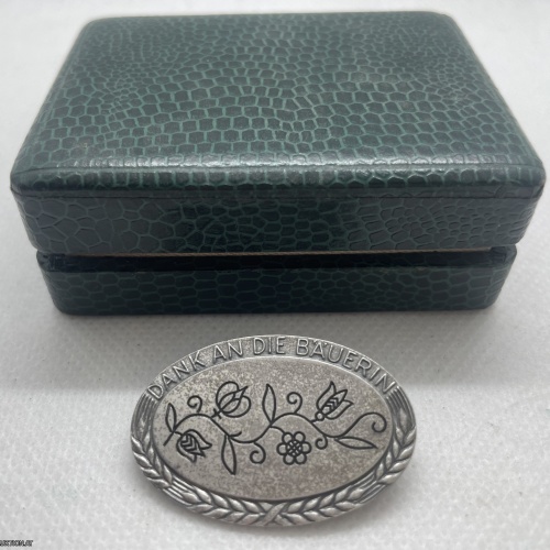Silber-Brosche Dank an die Bäuerin