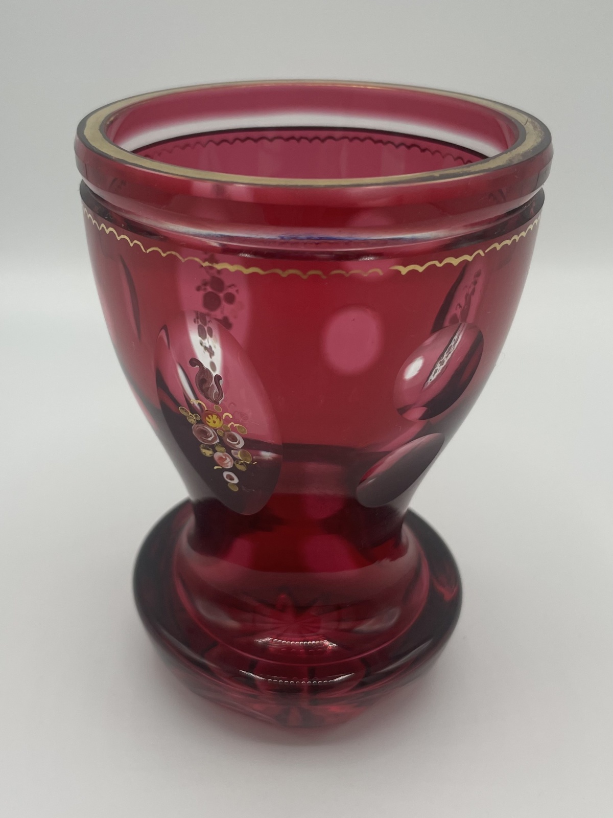 Antiker Fussbecher rot mit Emailmalerei