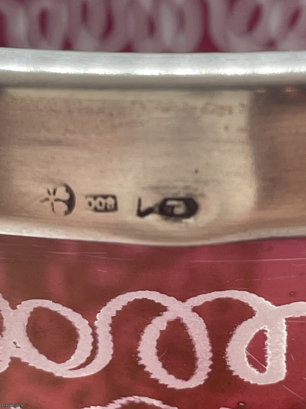 Antiker Fussbecher mit Silberrand