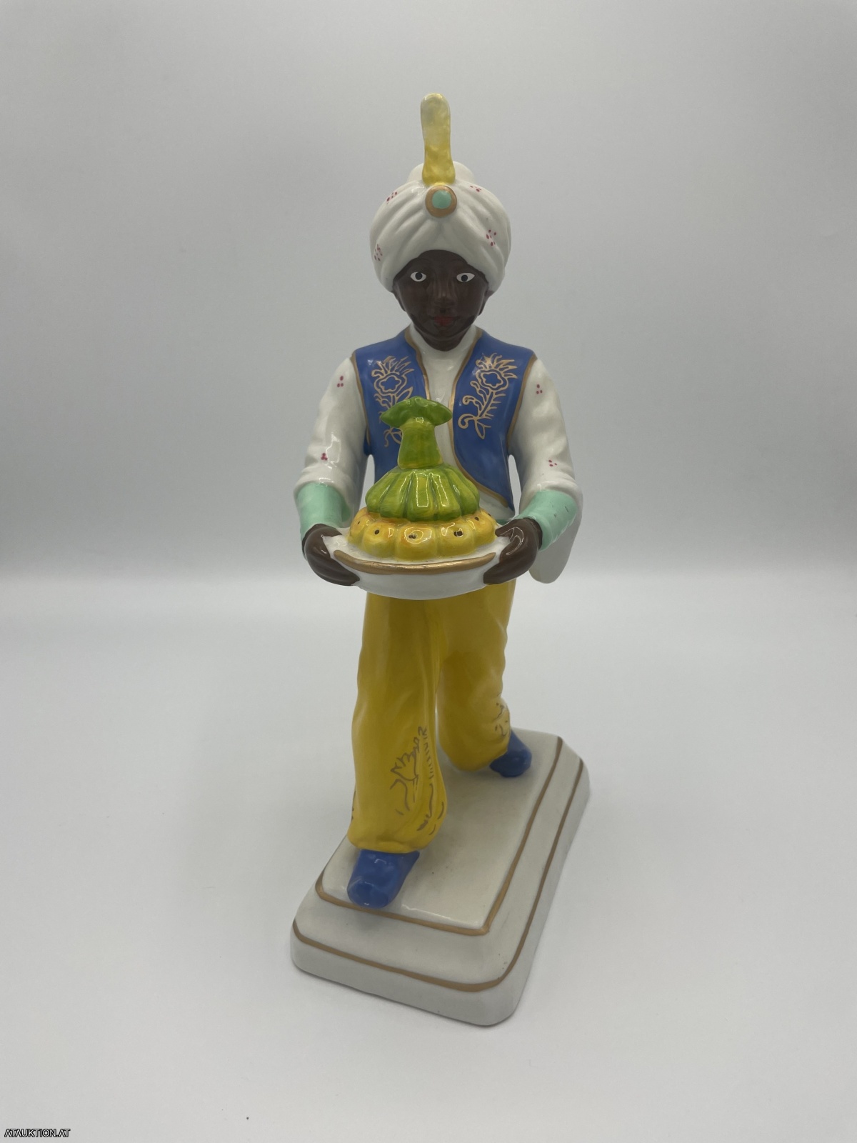 Seltene Neundorf Porzellan Figur