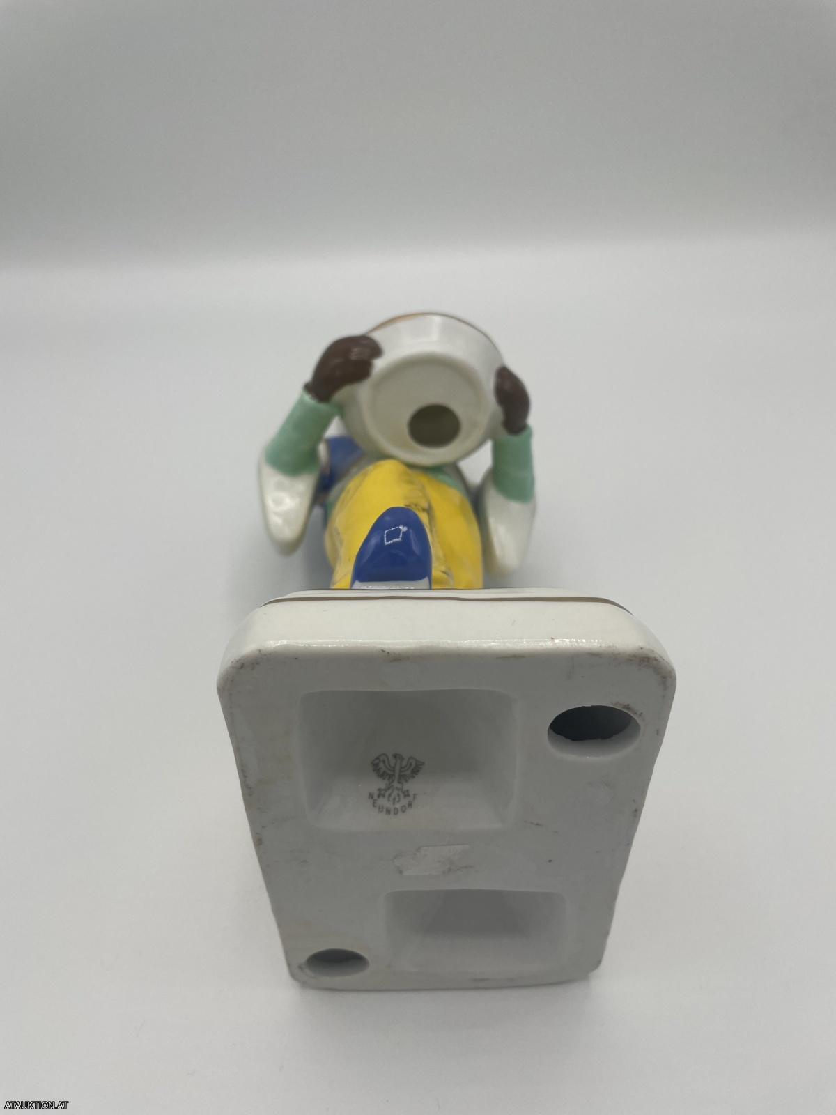 Seltene Neundorf Porzellan Figur