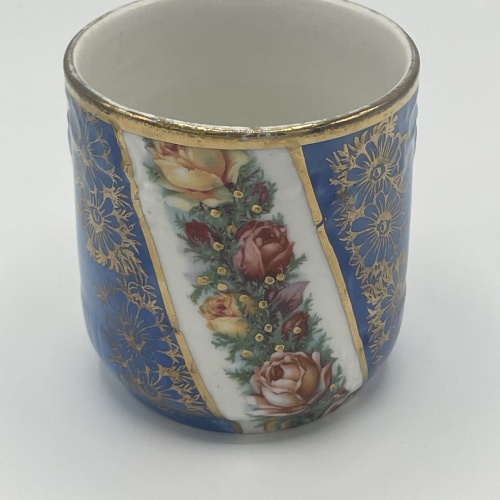 Wunderschönes antikes Rosenhäferl mit Goldverzierung