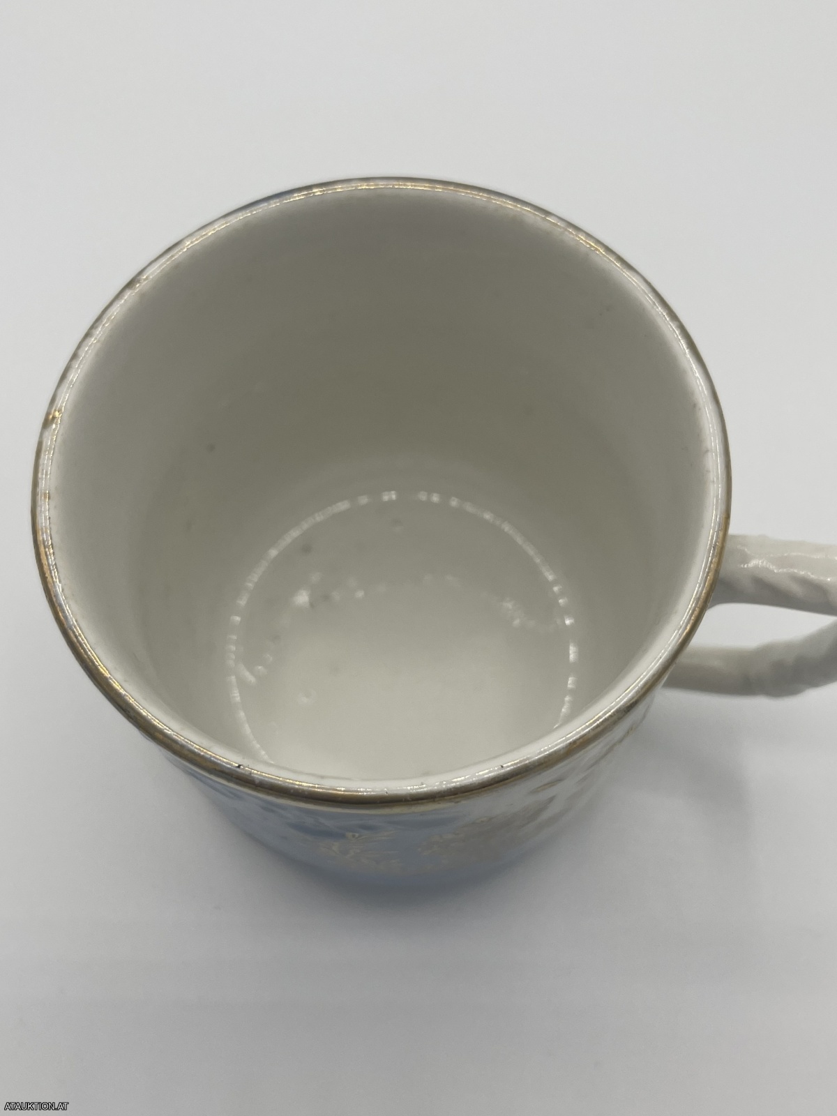 Wunderschönes antikes Rosenhäferl mit Goldverzierung