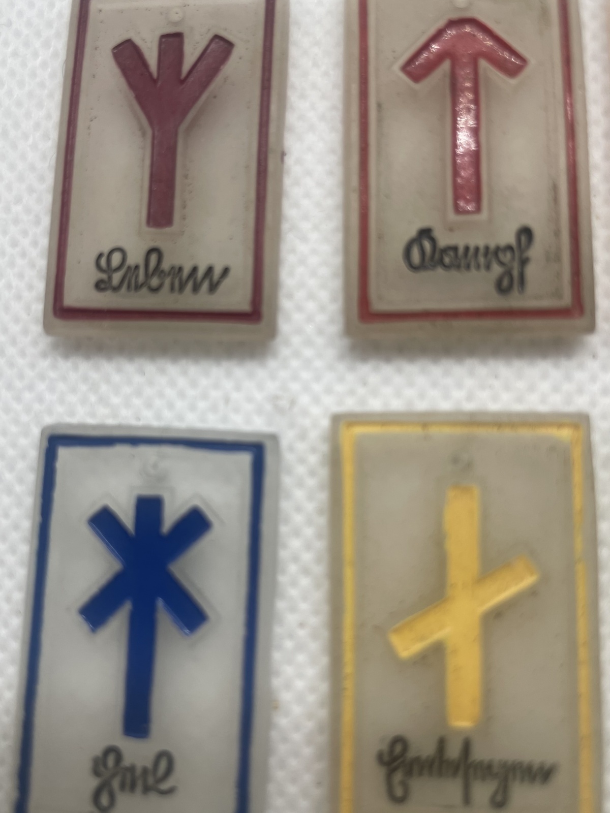 WHW - Winterhilfswerk - Germanische Runen - Glasabzeichen