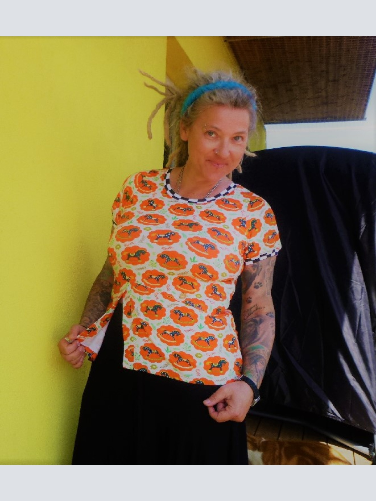 T-Shirt Trude mit Seitenschlitz und Retro Pferdemotiv