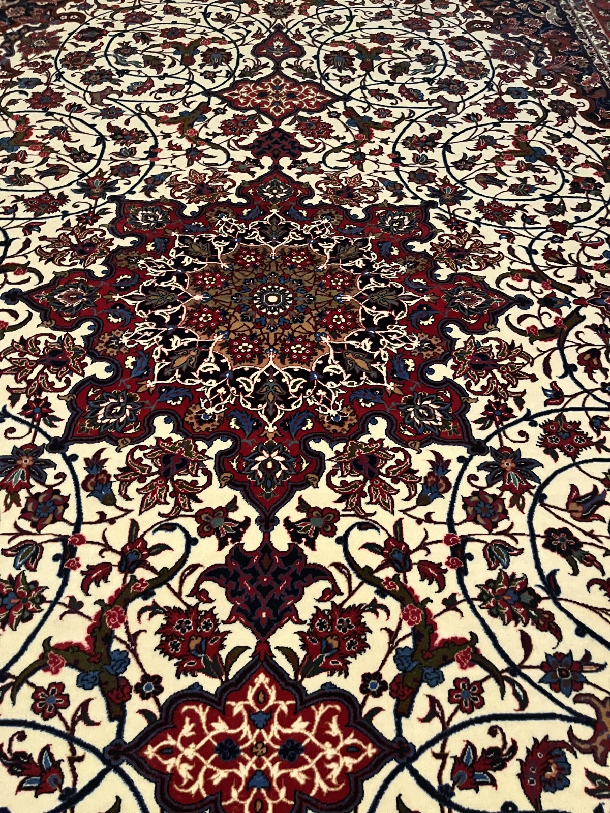 T111 - Isfahan - 317x210 cm / (N400)