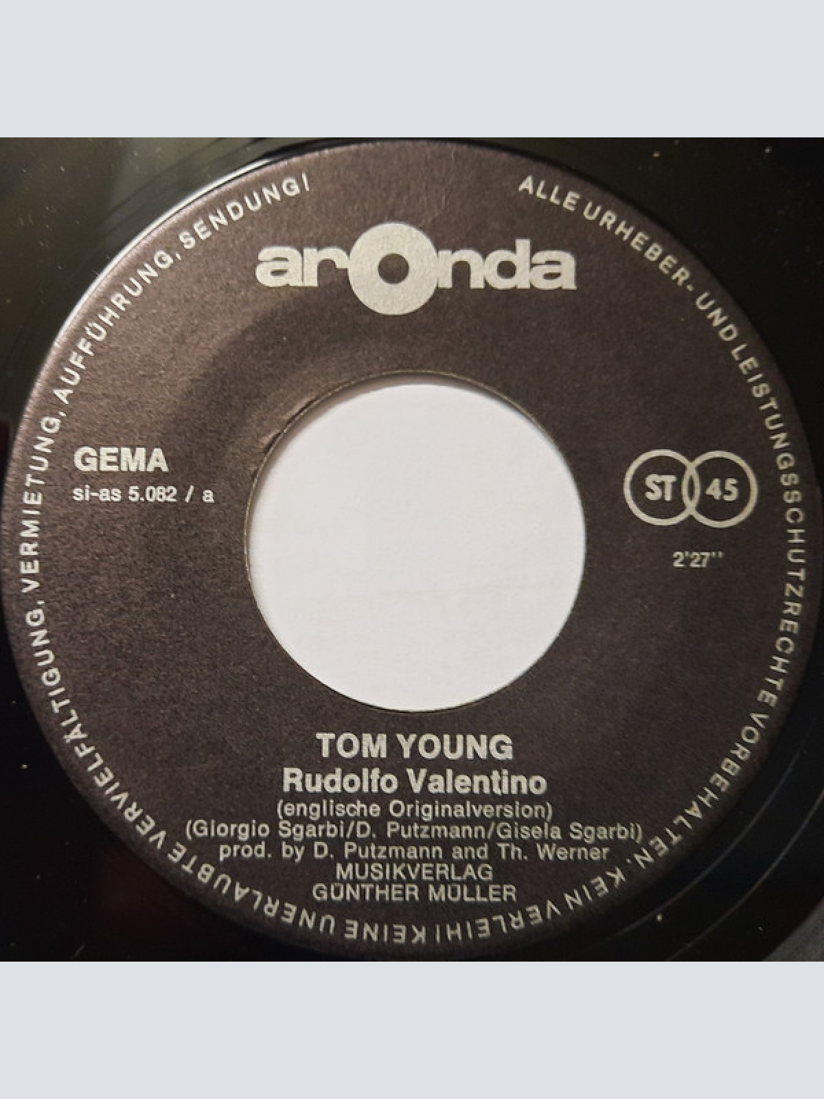 Vinyl / Tom Young (18) - Rudolfo Valentino / Linda