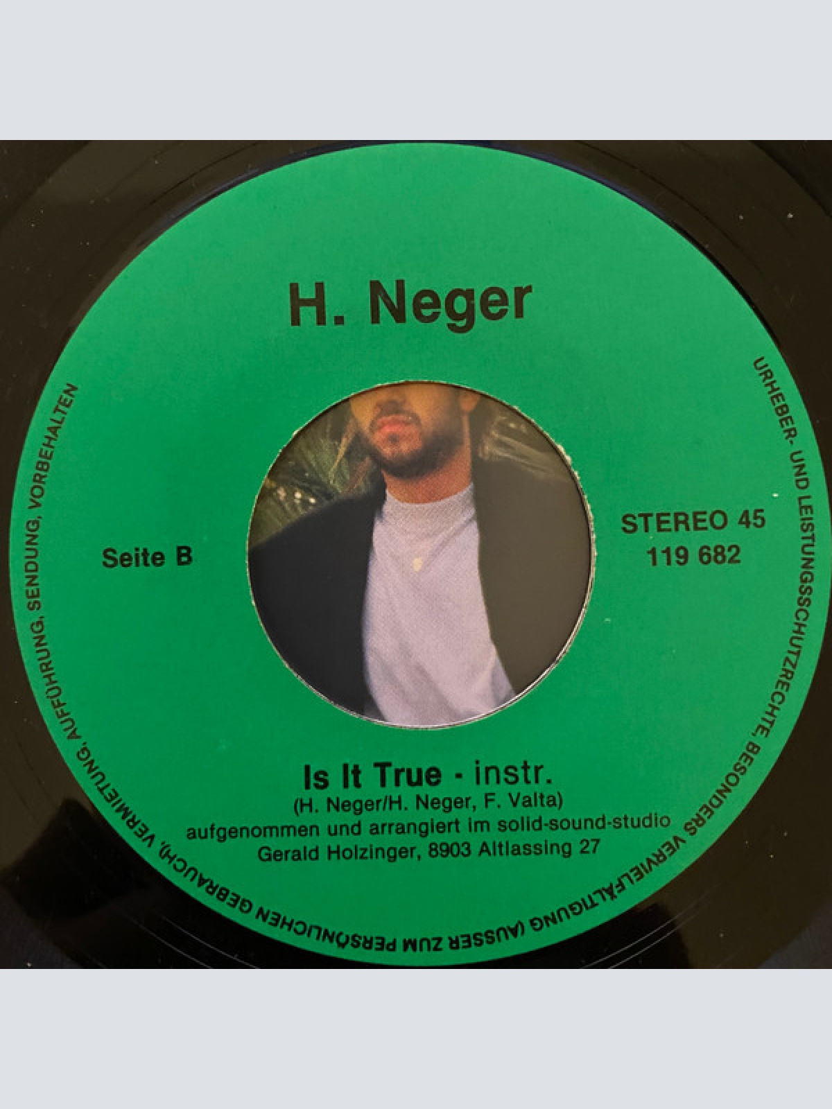 Vinyl / H. Neger* - Is It True