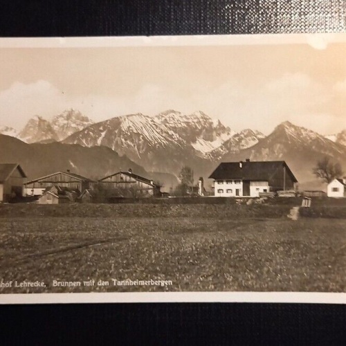 Ansichtskarte Tirol Bauernhof Lehrecke Brunnen mit den Tannheimerbergen 078 Ga B