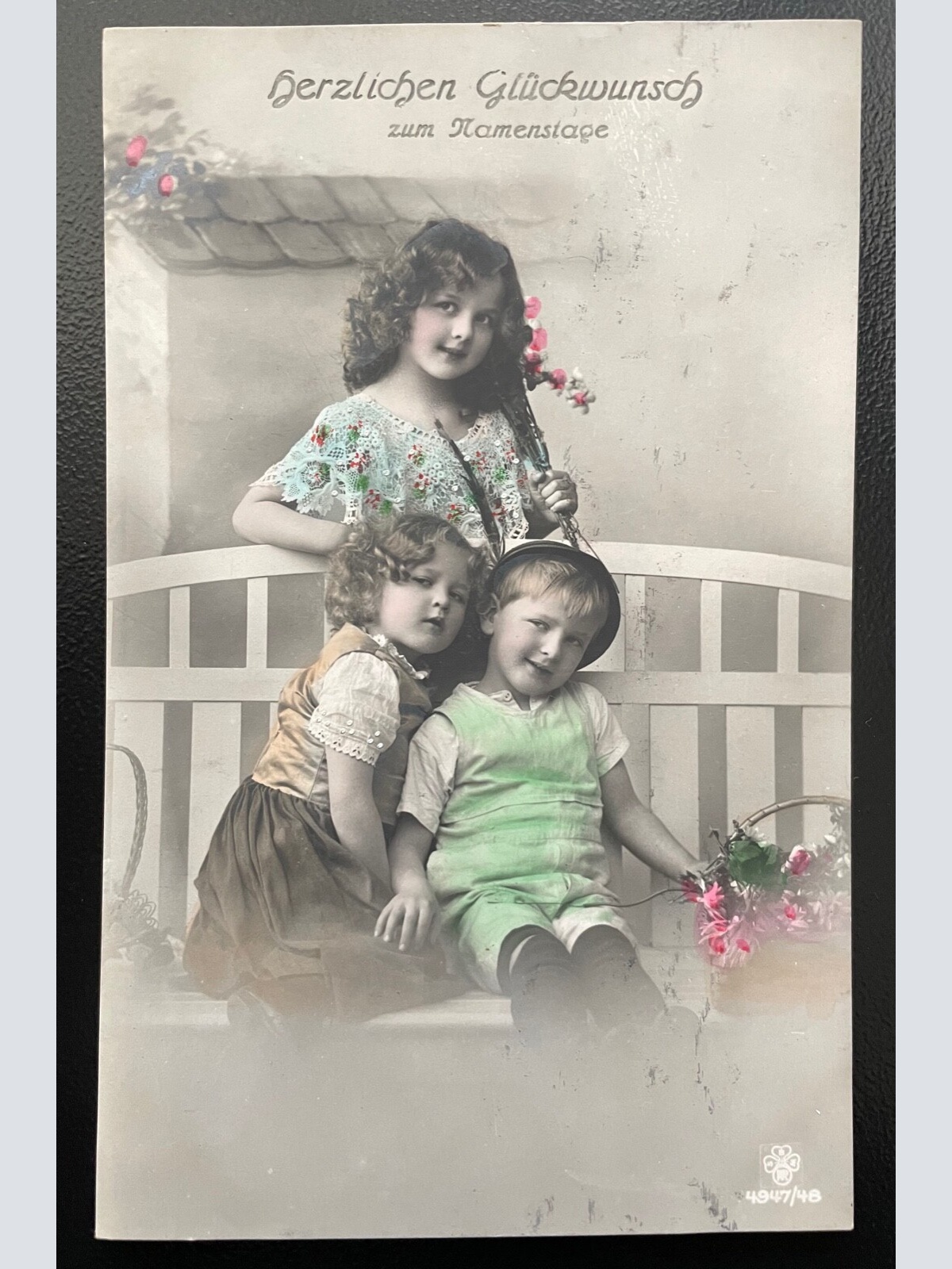 Herzlichen Glückwunsch zum Namenstage Kinder Mädchen Junge Tracht Bank 402495 TH