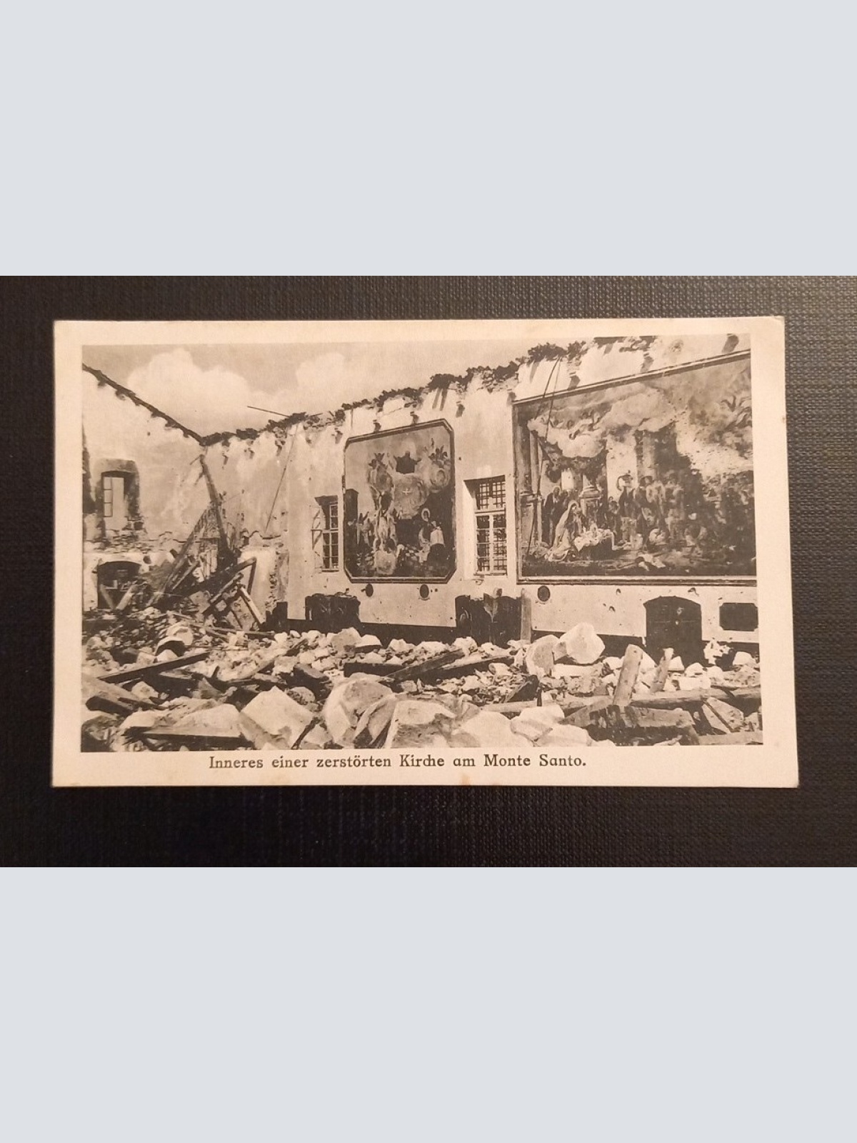 Inneres einer zerstören Kirche am Monte Santo 650275 Ga E