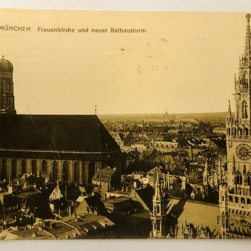 München Frauenkirche und der neuer Rathausturm  82002