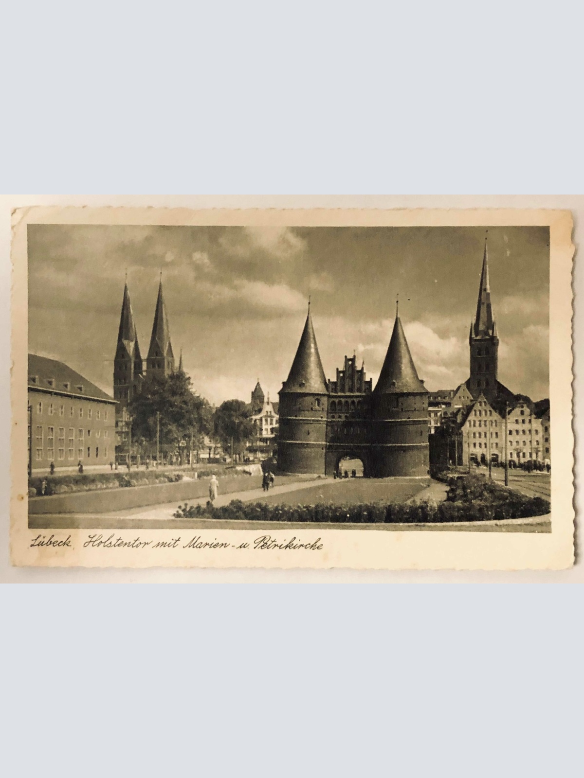 Lübeck Holstentor mit Marien u Petrikirche  82026