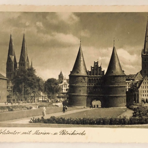 Lübeck Holstentor mit Marien u Petrikirche  82026