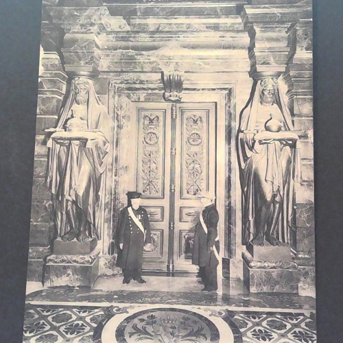La Porte du Tombeau de Napoleon 1er Paris Hotel des Invalides JW 650479 C
