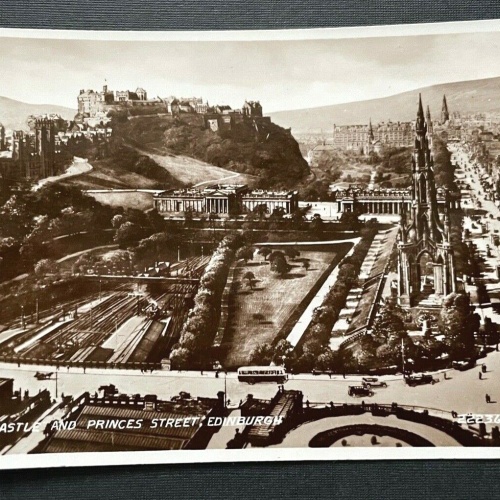 The Castle & Princess Street Edinburgh Burg Stadt Strasse Schottland GB 401027 A
