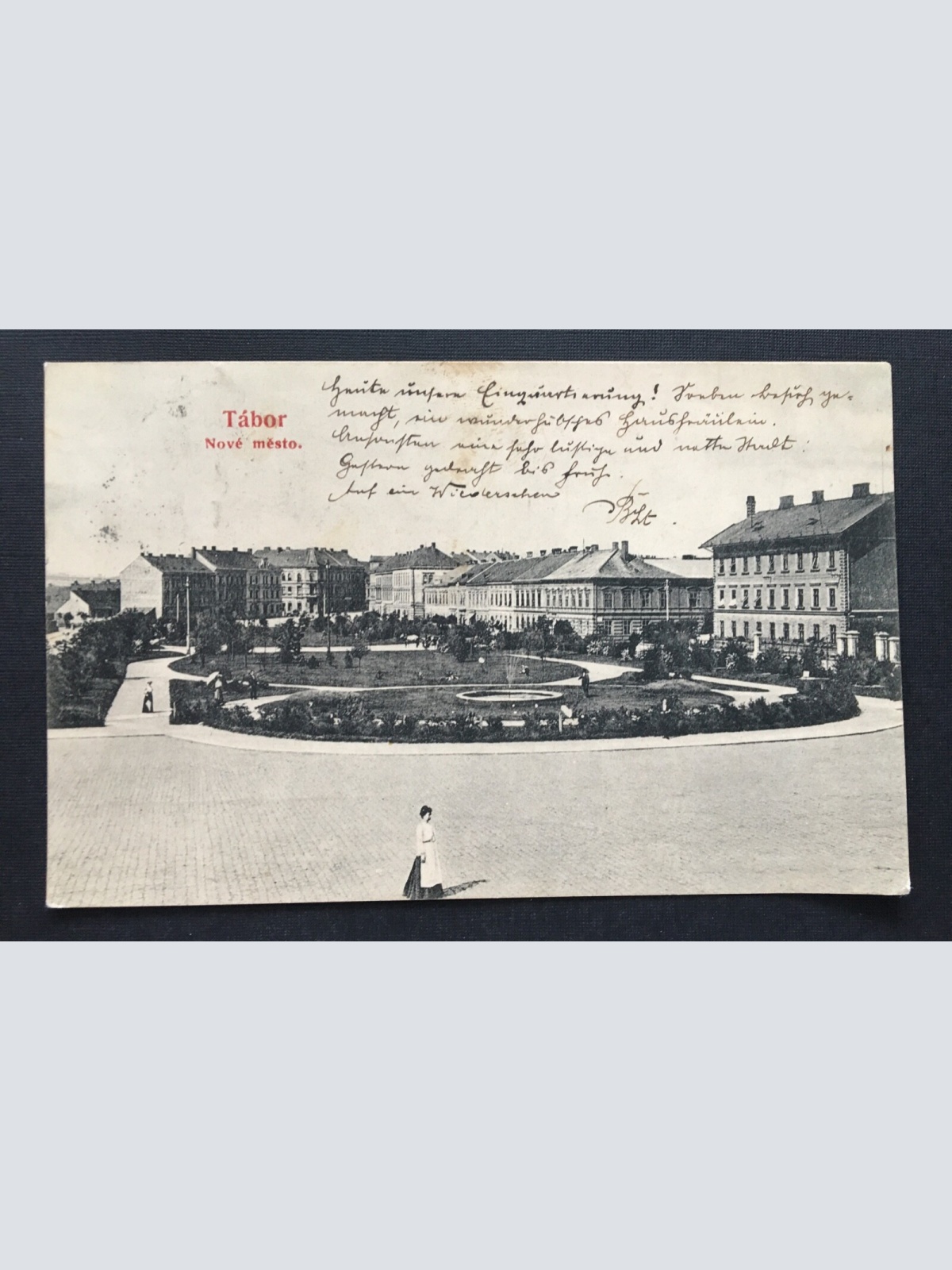 Tabor Nove Mesto Neue Stadt Park Brunnen Spaziergänger Frau Tschechien 400888 A