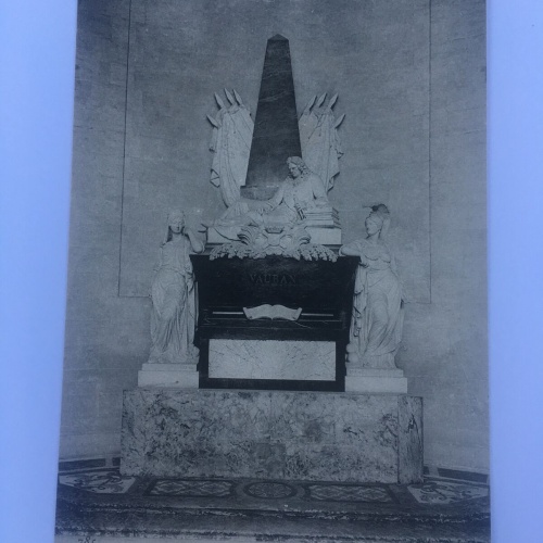 Paris Hotel de Invalides. 659.