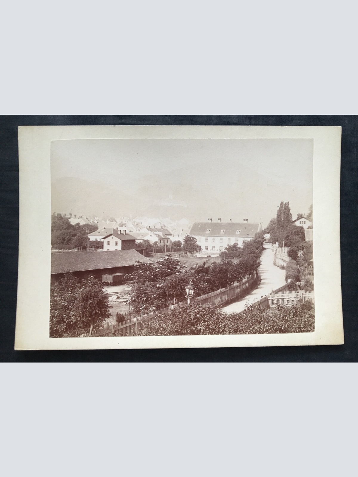 Foto Stadt Dorf Garten Häuser Strassenlampe ca.11,1x16,4cm 400936 TH