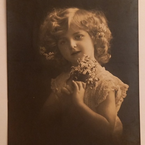 Künstlerkarte Mädchen mit Blumen 600605A gr D