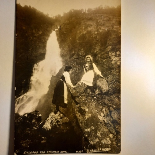 Sivlefos ved Stalheim zwei Frauen 5144 GR