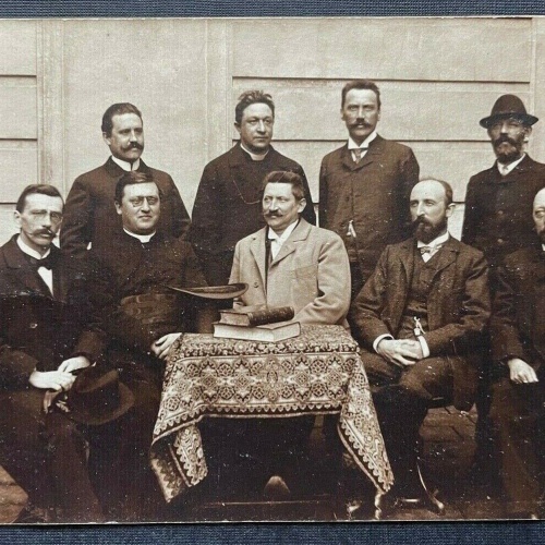 Porträt Gruppenaufnahme Männer Anzug Krawatte Tracht Jacke Bart Tisch 400410 TH