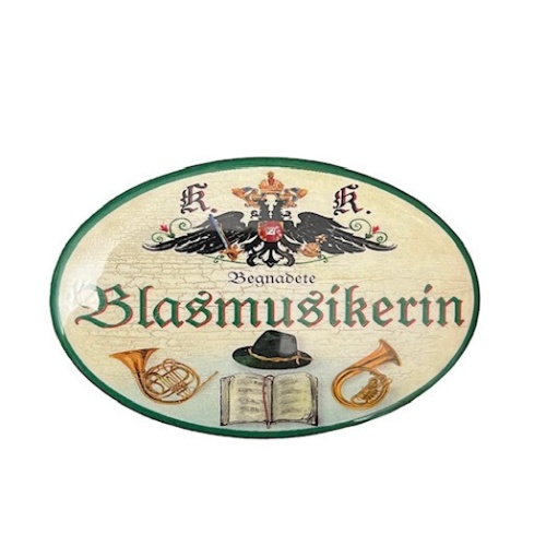 K&K Nostalgie Flaschenöffner Blasmusik Magnet Begnatete Blasmusikerin 7x4,5cm