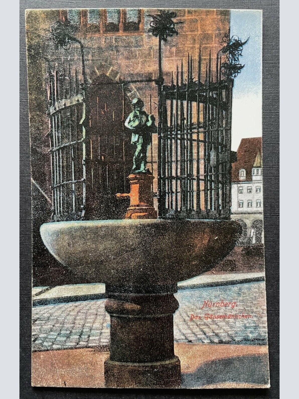 Nürnberg Gänsemännchen Brunnen Statue Stadt Platz Bayern Deutschland 410137 TH C