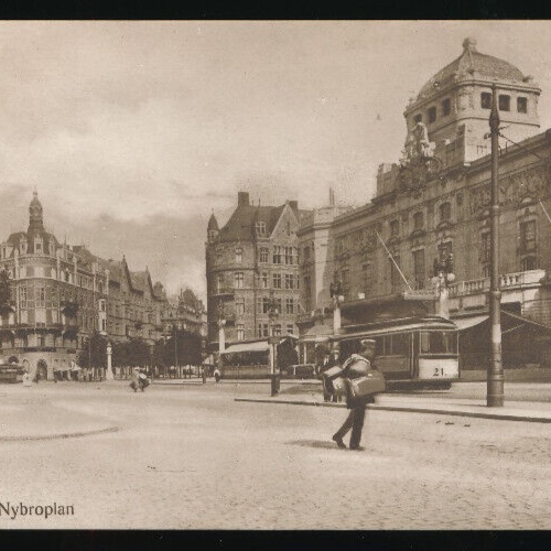 AK aus Stockholm Nybroplan mit Strassenbahn und Postbote Schweden (920)