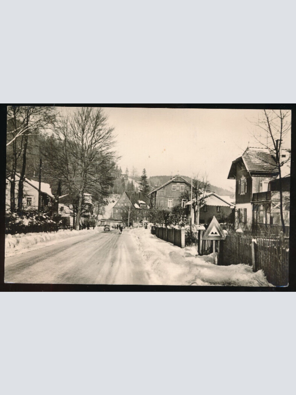 AK aus Kipsdorf Sachsen Straßenansicht im Winter (766)