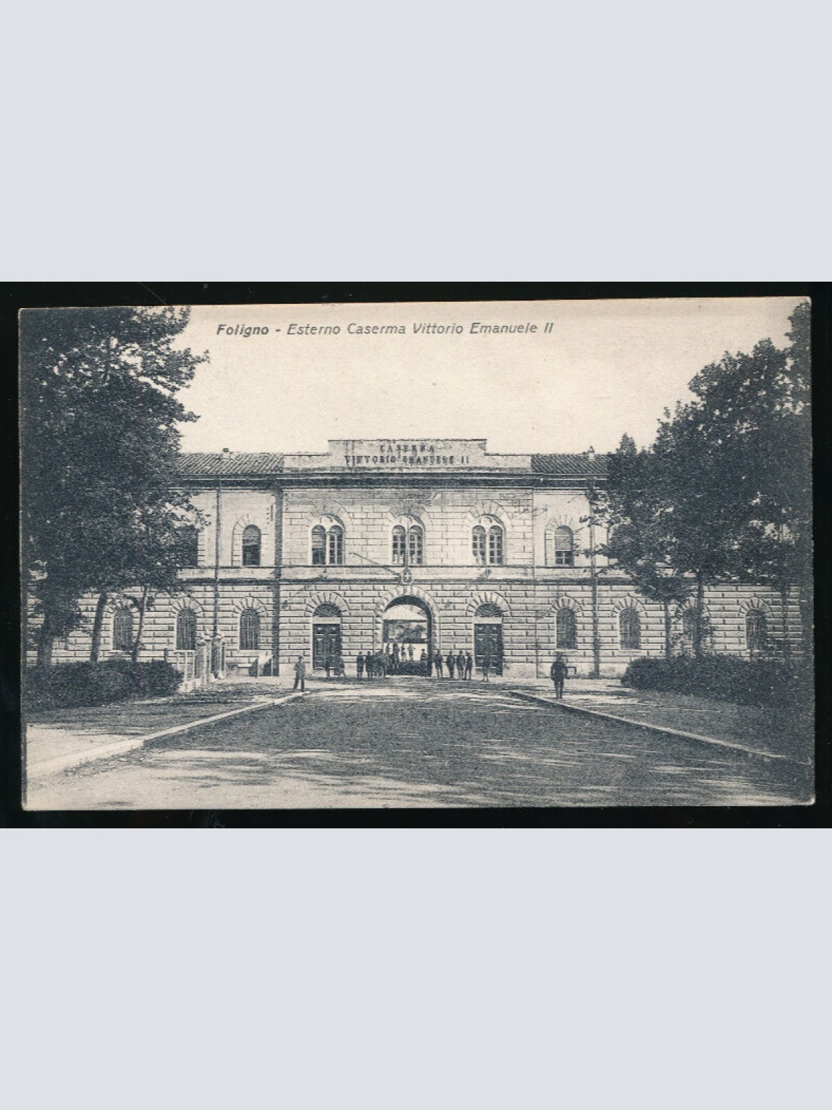 AK aus Foligno Esterno Caserma Vittorio Emanuele II. Italien (3187)