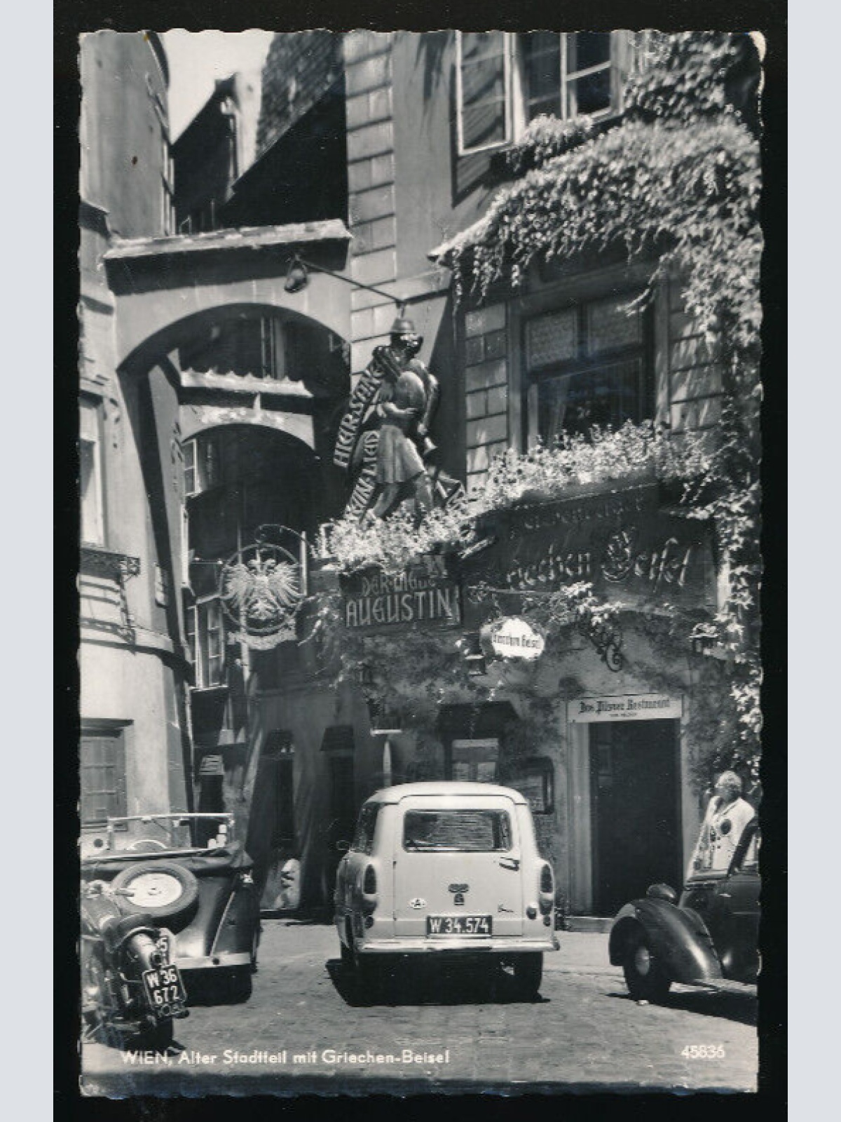 AK aus Wien Alter Stadtteil mit Oldtimer Alte Autos (4090)