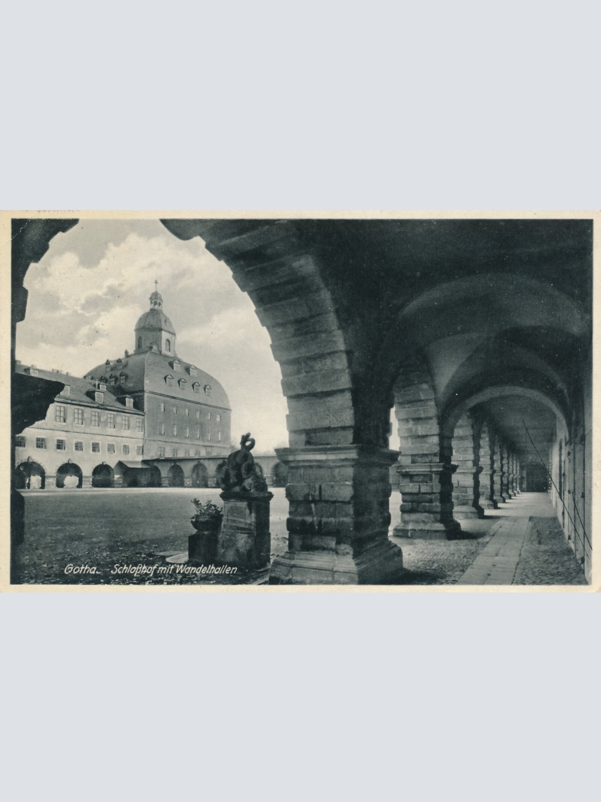 AK, Gotha, Schlosshof mit Wandelhallen, Thüringen (S1358)