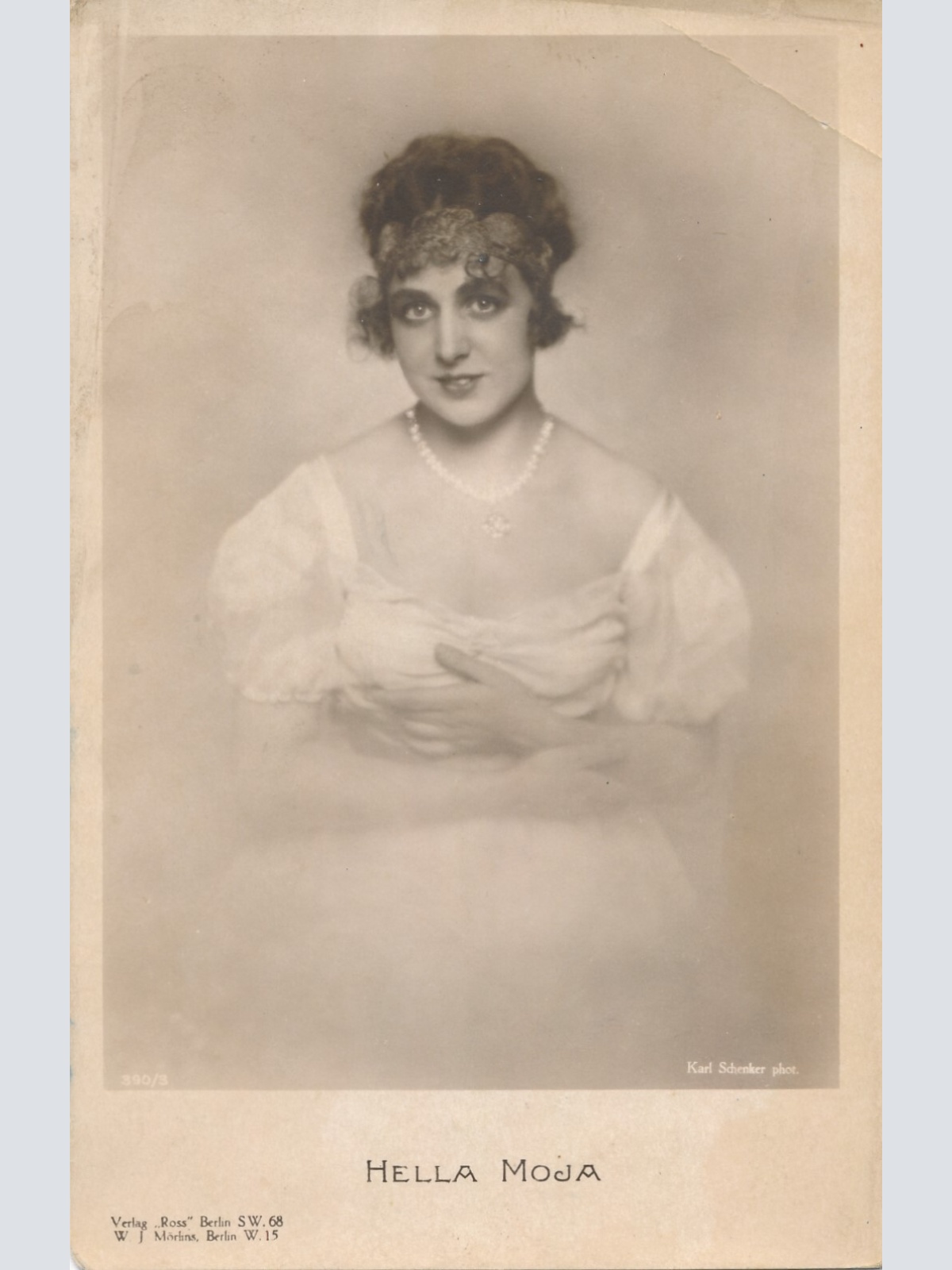 AK, Hella Moja (S2131)