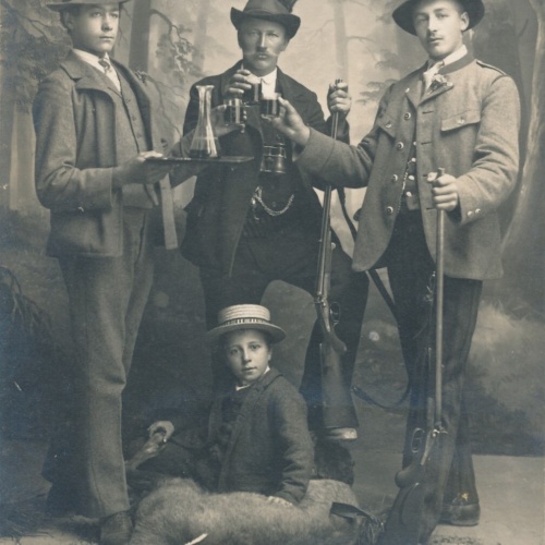 AK Annodazumals von einem Jäger Drio mit Ziegenbock und Flinten (6635)