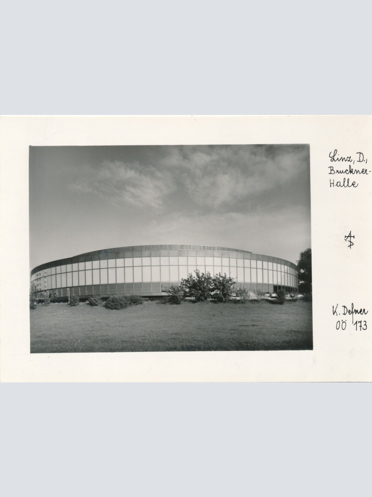 AK aus Linz an der Donau Bruckner Halle Oberösterr. Ansichtskarte (9010)