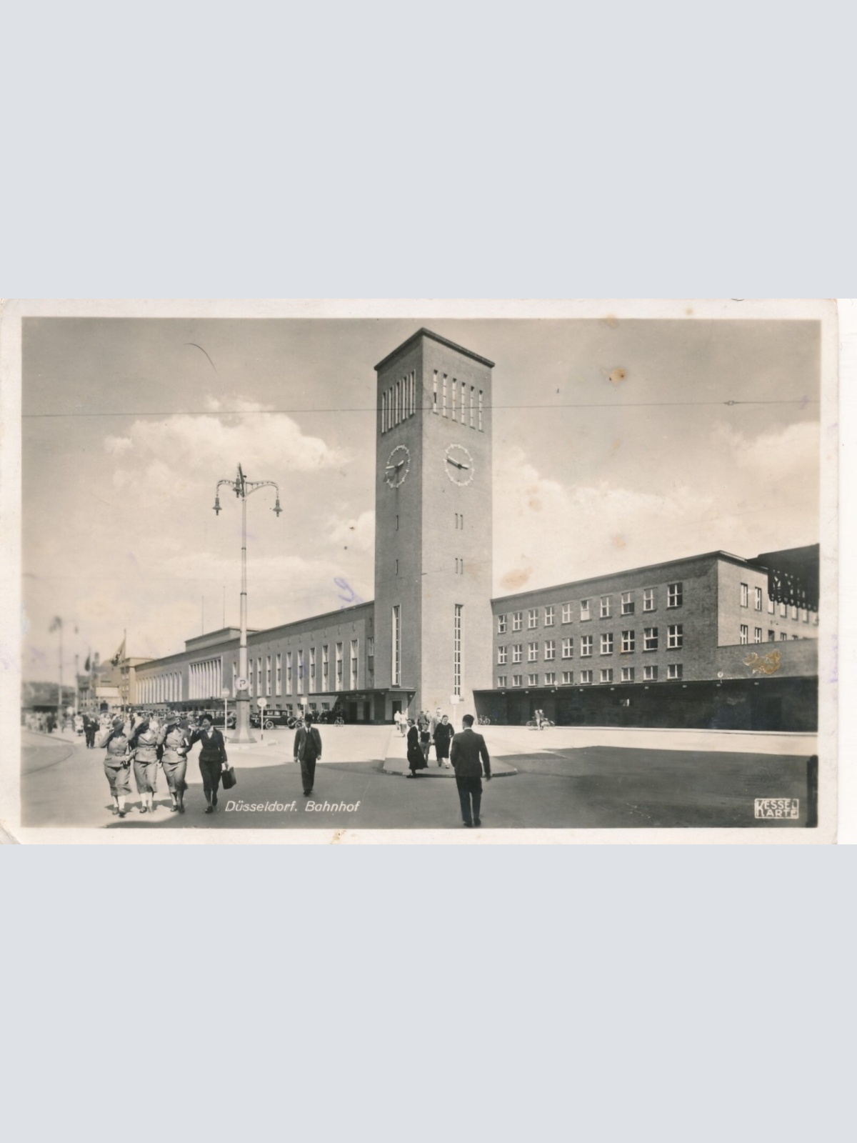 AK aus Düsseldorf mit Bahnhof Nordrhein - Westfalen Ansichtskarte (9405)