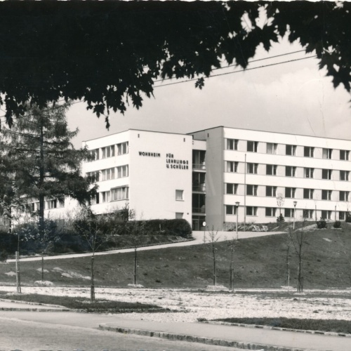 AK aus Linz an der Donau mit Schule Oberösterr. Ansichtskarte (8999)