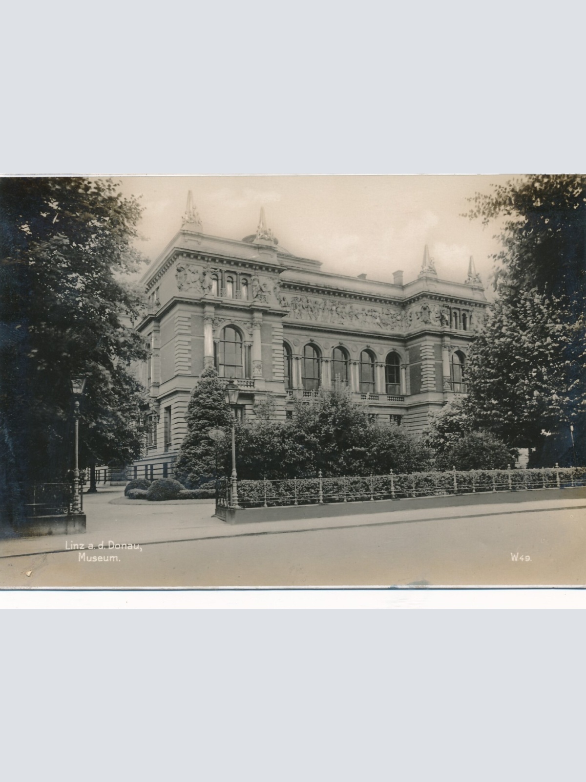 AK aus Linz an der Donau mit Museum Oberösterr. Ansichtskarte (9020)