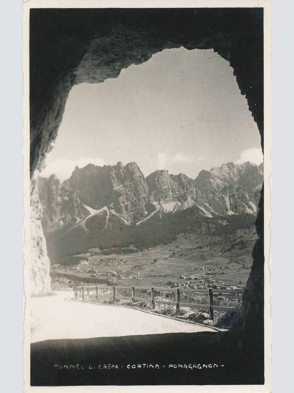 AK aus Cortina mit Tunnel Italien Ansichtskarte (9511)