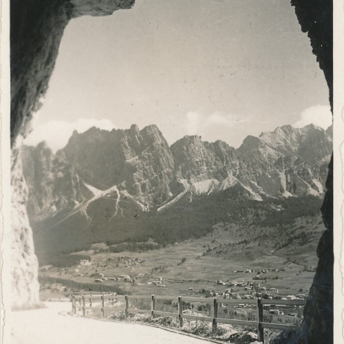 AK aus Cortina mit Tunnel Italien Ansichtskarte (9511)