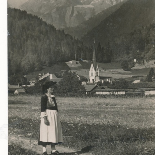 AK aus Mauthen im Gailthal mit Frau Kärnten Ansichtskarte (9874)