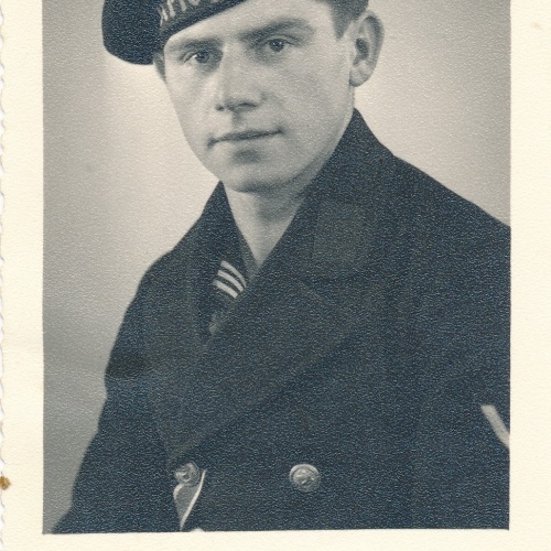 AK von einem Kriegsmarine Soldat Militaria Ansichtskarte (16180)