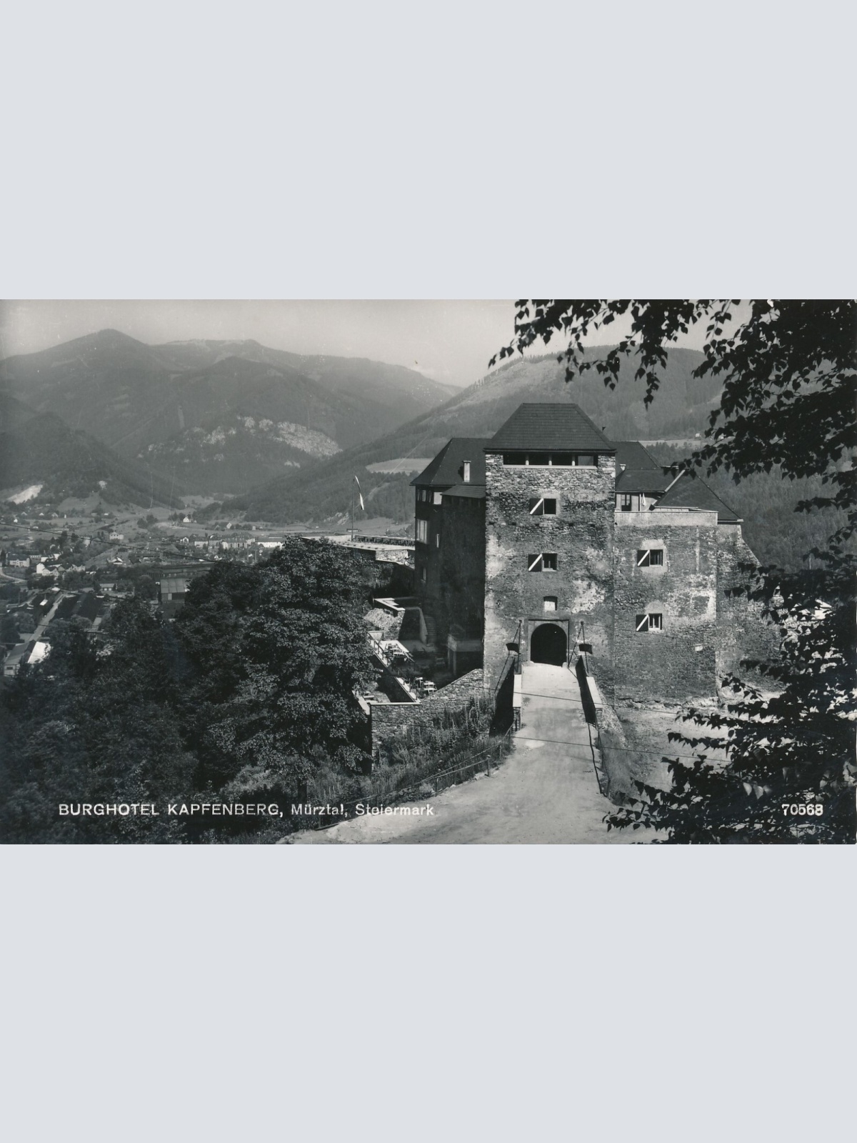 AK aus Kapfenberg mit Burghotel Steiermark Ansichtskarte (11412)